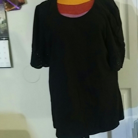 Belle by Kim Gravel Tops - 💙Black short designed sleeve M tee shirt💙